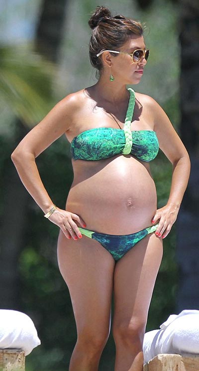 Kourtney Kardashian Pregnant And Naked - Kourtney Kardashian shows her huge naked baby bump in bright bikini -  FacenFacts