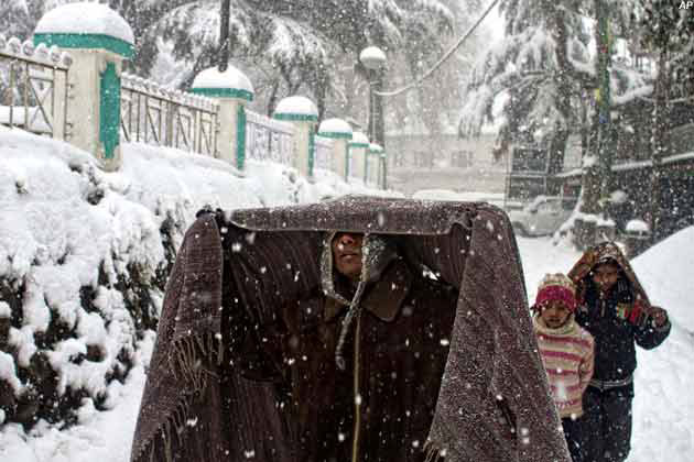 Snowfall cuts off Kashmir from rest of country