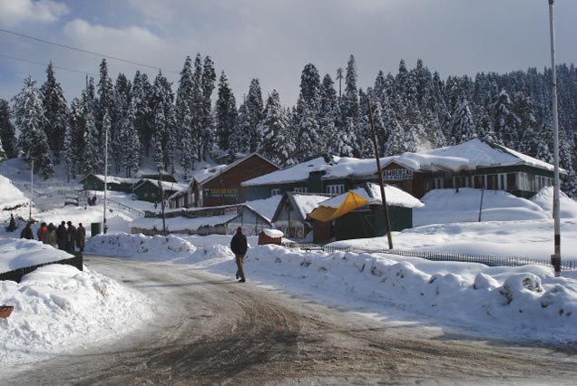 Gulmarg dips to minus two degrees Celsius, shivers