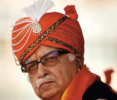 Advani points to a leadership vacuum 