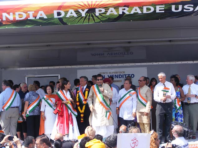 Vinod Khanna leads Long Island's first India Day Parade