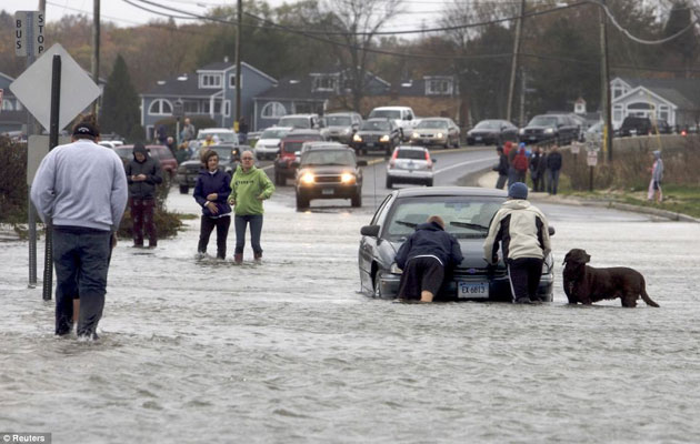 Hurricane Sandy intensifies; Obama asks people to evacuate