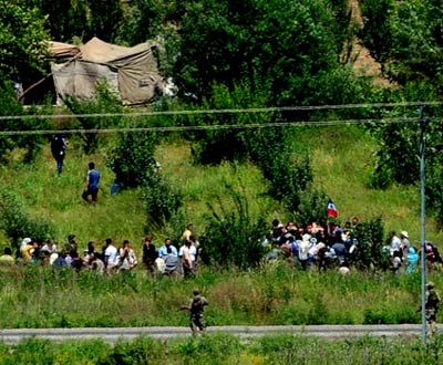 Thousands flee to Turkey as terror reigns in Syrian border towns