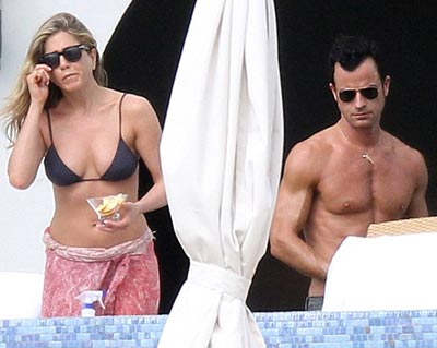 Jennifer Aniston and Justin Theroux planning wedding and sunbathe with Emily, John, Jimmy