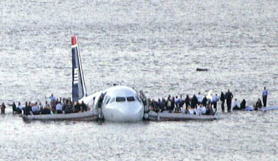 Plane crashes into icy waters of Hudson River, two rescued