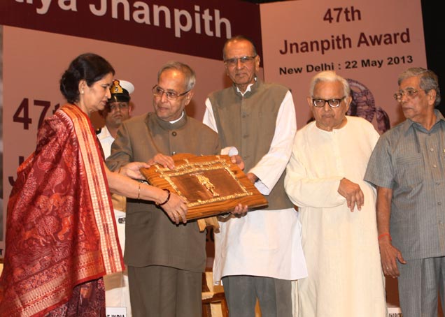 President Pranab Mukherjee confers 47th Jnanpith Award for year 2011 on Dr Pratibha Ray