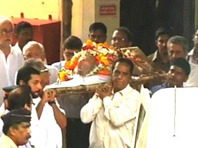 Legendary actor, Dadasaheb Phalke Award winner Pran Saheb cremated, Bollywood gives 'Aakhri salaam'