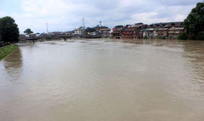 J&K govt sounds flood alert, Jhelum rising with incessant rain