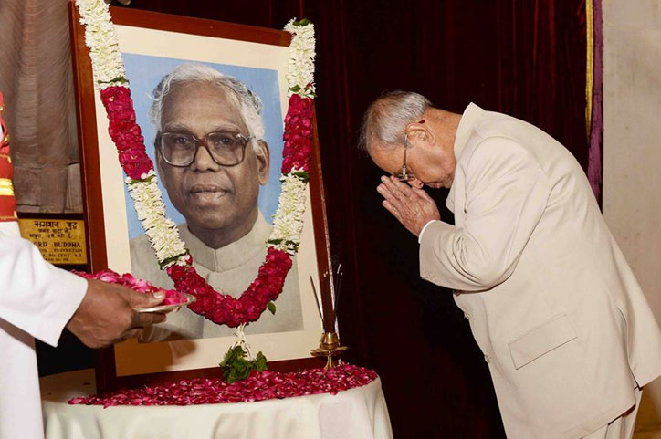 President pays floral tributes to KR Narayanan on his birth anniversary ...