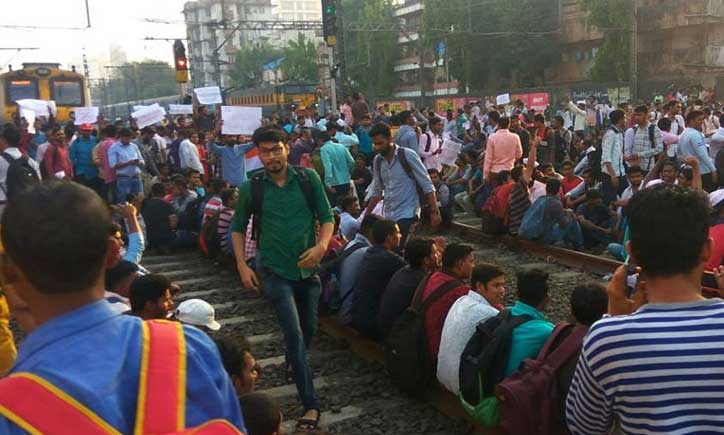 Rail-roko by job seekers hits Matunga-Dadar train services; Central railway line affected