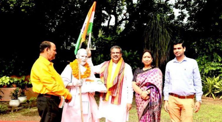 Dharmendra Pradhan Felicitates Silver Gandhi on conclusion of Padayatra