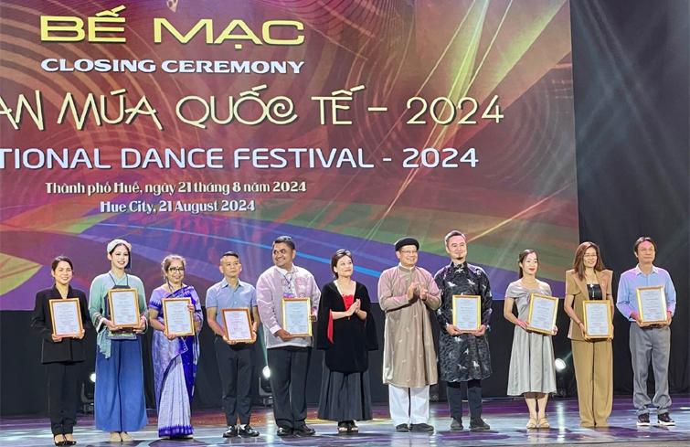 Alpana Nayak and her troupe wins silver medal at International Dance Festival in Hue Vietnam